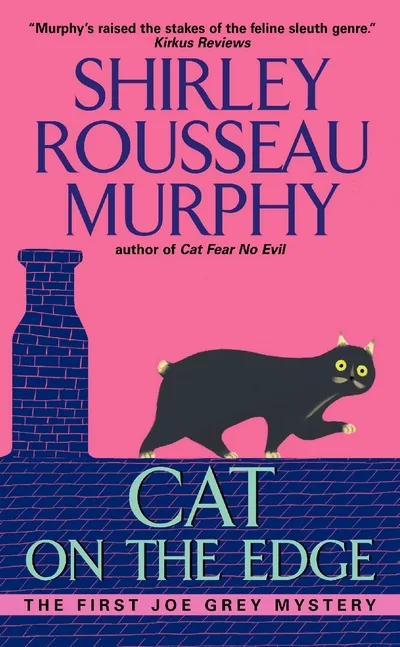 Cat on the Edge (Joe Grey, #1)
